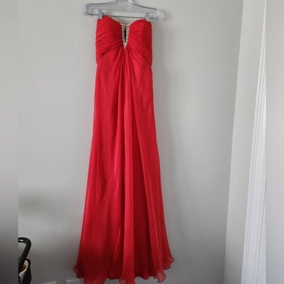 LA FEMME | gown embellished neckline and back red sz 4 - Picture 2 of 7